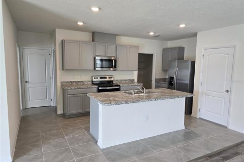 House in Davenport, Florida 5 bedrooms, 234.3 sq.m. № 2304959 - photo 14