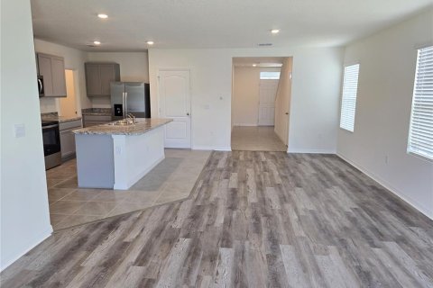 House in Davenport, Florida 5 bedrooms, 234.3 sq.m. № 2304959 - photo 9