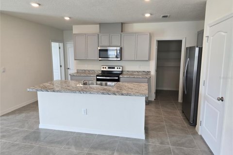 House in Davenport, Florida 5 bedrooms, 234.3 sq.m. № 2304959 - photo 13