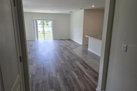 House in Davenport, Florida 5 bedrooms, 234.3 sq.m. № 2304959 - photo 7