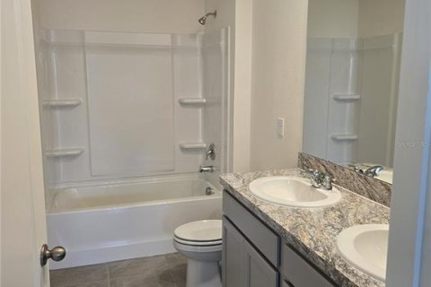 House in Davenport, Florida 5 bedrooms, 234.3 sq.m. № 2304959 - photo 16