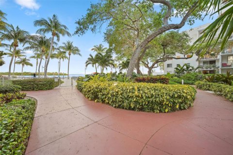 Condo in Miami, Florida, 1 bedroom  № 1692835 - photo 29