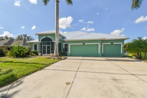 House in Punta Gorda, Florida 4 bedrooms, 239.13 sq.m. № 1613742 - photo 2