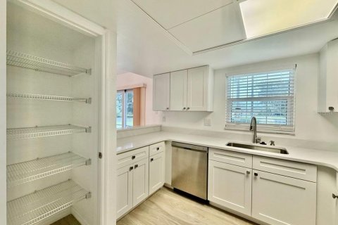 Copropriété à louer à Tampa, Floride: 1 chambre, 76.83 m2 № 2106996 - photo 4