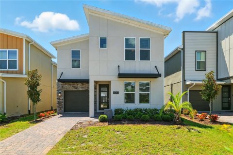Casa en venta en Kissimmee, Florida, 6 dormitorios, 310.57 m2 № 1904367 - foto 1