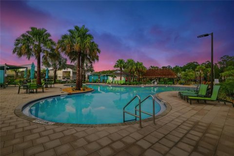 Casa en venta en Kissimmee, Florida, 6 dormitorios, 310.57 m2 № 1904367 - foto 4