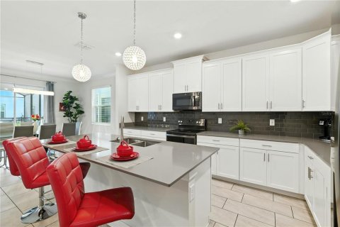 Casa en venta en Kissimmee, Florida, 6 dormitorios, 310.57 m2 № 1904367 - foto 21