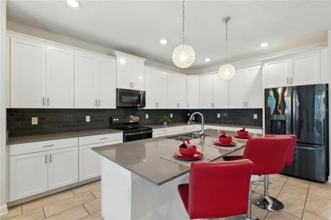Casa en venta en Kissimmee, Florida, 6 dormitorios, 310.57 m2 № 1904367 - foto 17