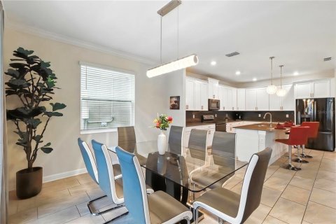Casa en venta en Kissimmee, Florida, 6 dormitorios, 310.57 m2 № 1904367 - foto 25