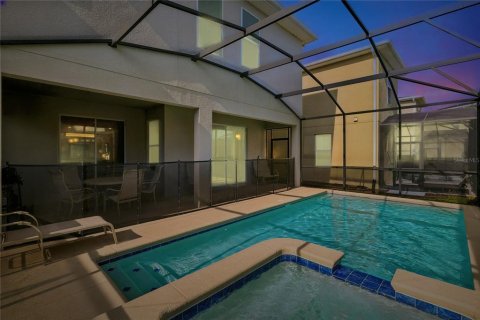 Casa en venta en Kissimmee, Florida, 6 dormitorios, 310.57 m2 № 1904367 - foto 2