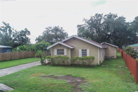 House in Tampa, Florida 3 bedrooms, 110.37 sq.m. № 2358921