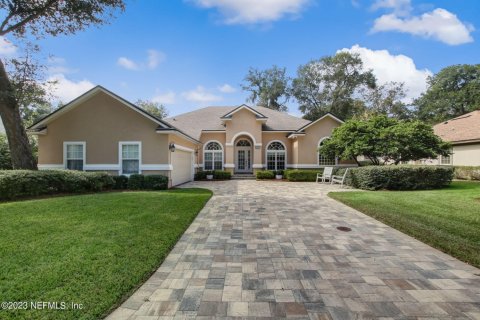 House in Fernandina Beach, Florida 4 bedrooms, 260.13 sq.m. № 771811 - photo 1