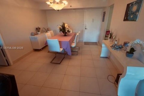 Condo in Pembroke Pines, Florida, 2 bedrooms  № 2079480 - photo 13