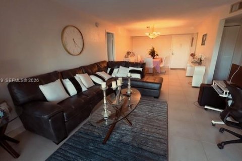 Condo in Pembroke Pines, Florida, 2 bedrooms  № 2079480 - photo 6