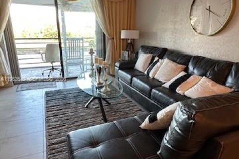 Condo in Pembroke Pines, Florida, 2 bedrooms  № 2079480 - photo 9