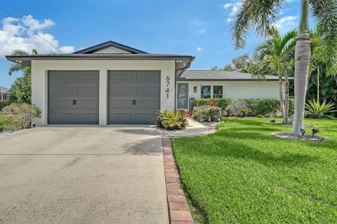 Villa ou maison à vendre à Sarasota, Floride: 3 chambres, 153.38 m2 № 2391149 - photo 7