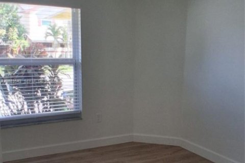 House in Sunrise, Florida 3 bedrooms, 128.39 sq.m. № 2077358 - photo 20