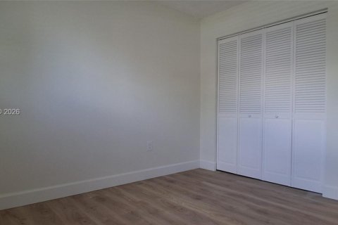 House in Sunrise, Florida 3 bedrooms, 128.39 sq.m. № 2077358 - photo 15