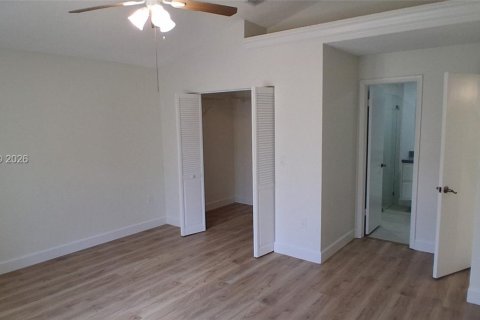House in Sunrise, Florida 3 bedrooms, 128.39 sq.m. № 2077358 - photo 7
