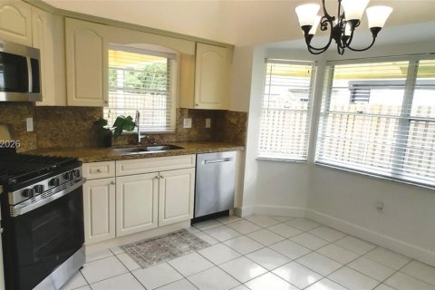 House in Sunrise, Florida 3 bedrooms, 128.39 sq.m. № 2077358 - photo 26