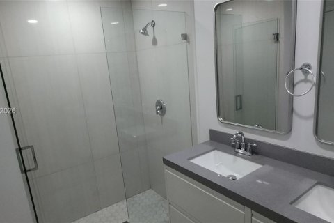 House in Sunrise, Florida 3 bedrooms, 128.39 sq.m. № 2077358 - photo 12