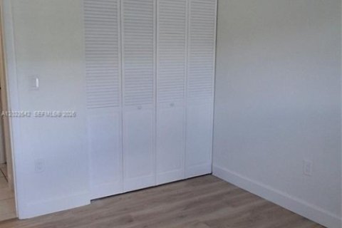 House in Sunrise, Florida 3 bedrooms, 128.39 sq.m. № 2077358 - photo 24