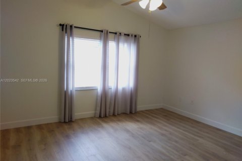 House in Sunrise, Florida 3 bedrooms, 128.39 sq.m. № 2077358 - photo 30