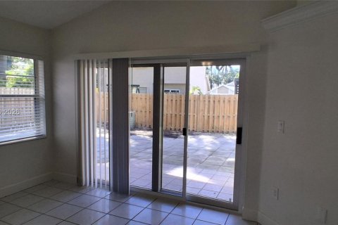 House in Sunrise, Florida 3 bedrooms, 128.39 sq.m. № 2077358 - photo 21
