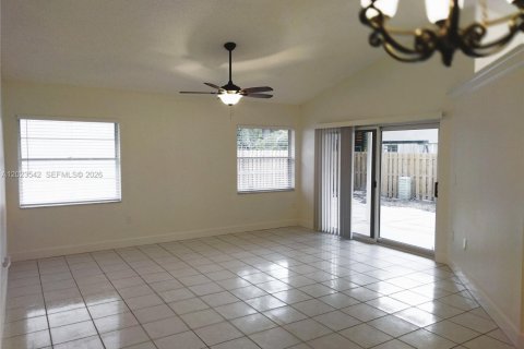 House in Sunrise, Florida 3 bedrooms, 128.39 sq.m. № 2077358 - photo 28