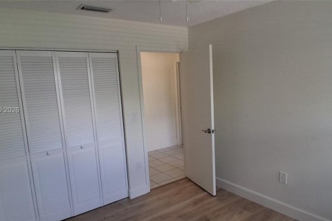 House in Sunrise, Florida 3 bedrooms, 128.39 sq.m. № 2077358 - photo 18