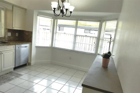 House in Sunrise, Florida 3 bedrooms, 128.39 sq.m. № 2077358 - photo 27