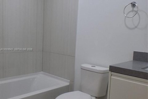 House in Sunrise, Florida 3 bedrooms, 128.39 sq.m. № 2077358 - photo 22