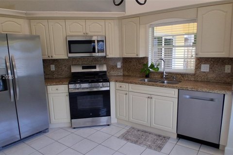 House in Sunrise, Florida 3 bedrooms, 128.39 sq.m. № 2077358 - photo 4