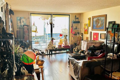 Condominio en venta en Lauderdale Lakes, Florida, 2 dormitorios, 93.83 m2 № 1863098 - foto 3
