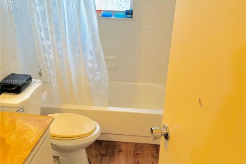 Condominio en venta en Lauderdale Lakes, Florida, 2 dormitorios, 93.83 m2 № 1863098 - foto 12