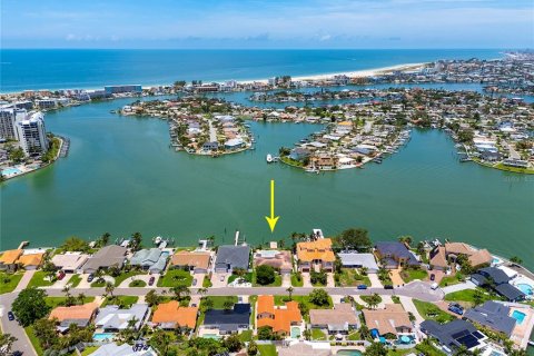 Casa en venta en Saint Petersburg, Florida, 3 dormitorios, 205.31 m2 № 1785258 - foto 1