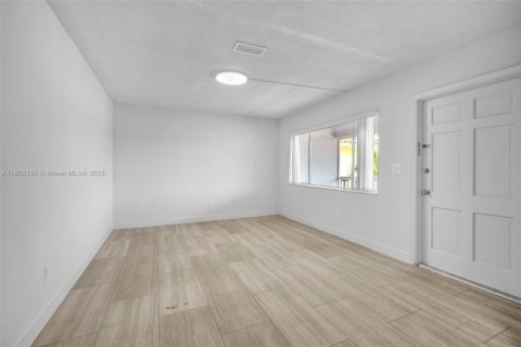 House in Fort Lauderdale, Florida 1 bedroom, 64.1 sq.m. № 1953537 - photo 19