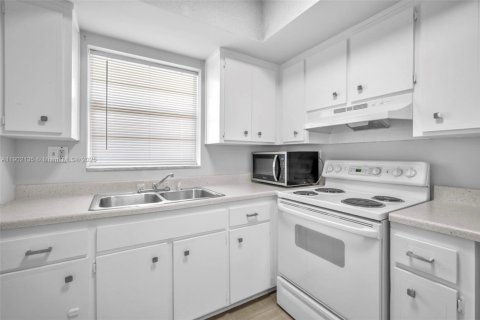 House in Fort Lauderdale, Florida 1 bedroom, 64.1 sq.m. № 1953537 - photo 21