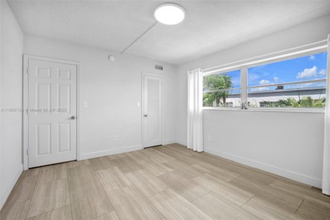 House in Fort Lauderdale, Florida 1 bedroom, 64.1 sq.m. № 1953537 - photo 27