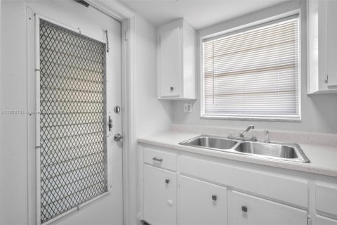 House in Fort Lauderdale, Florida 1 bedroom, 64.1 sq.m. № 1953537 - photo 22