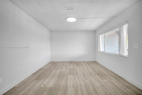 House in Fort Lauderdale, Florida 1 bedroom, 64.1 sq.m. № 1953537 - photo 23