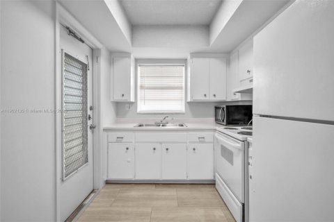 House in Fort Lauderdale, Florida 1 bedroom, 64.1 sq.m. № 1953537 - photo 20
