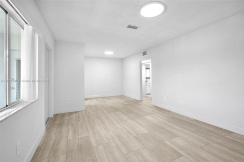 House in Fort Lauderdale, Florida 1 bedroom, 64.1 sq.m. № 1953537 - photo 16