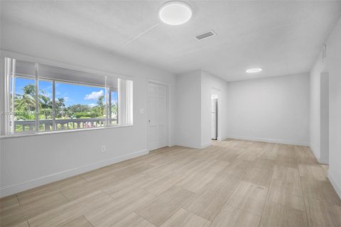 House in Fort Lauderdale, Florida 1 bedroom, 64.1 sq.m. № 1953537 - photo 17