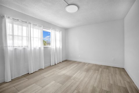 House in Fort Lauderdale, Florida 1 bedroom, 64.1 sq.m. № 1953537 - photo 24