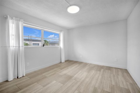 House in Fort Lauderdale, Florida 1 bedroom, 64.1 sq.m. № 1953537 - photo 26