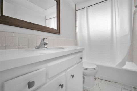 House in Fort Lauderdale, Florida 1 bedroom, 64.1 sq.m. № 1953537 - photo 28