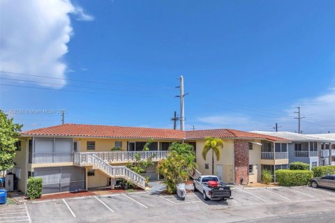 House in Fort Lauderdale, Florida 1 bedroom, 64.1 sq.m. № 1953537 - photo 10