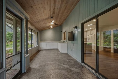 Condo in Lakeland, Florida, 4 bedrooms № 2386079 - photo 23