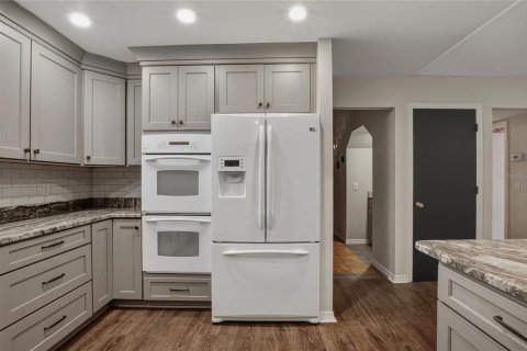 Condo in Lakeland, Florida, 4 bedrooms № 2386079 - photo 10